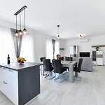 J&m Apartment *