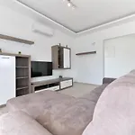 J&m Apartment Sukosan