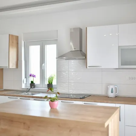 J&m Apartamento Sukošan