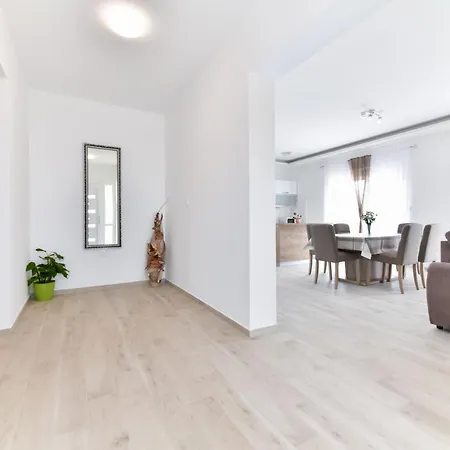 J&m Apartamento Sukošan