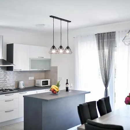 J&m Apartment