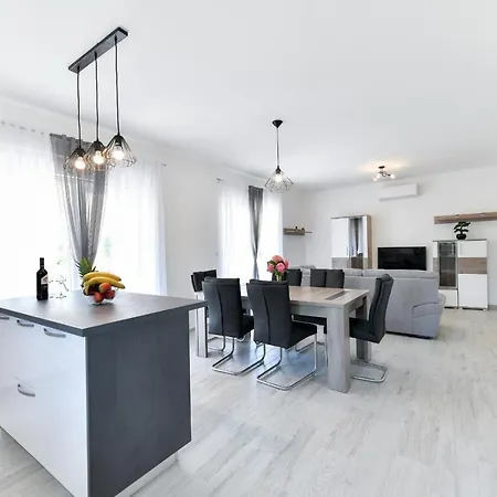 J&m Apartment *