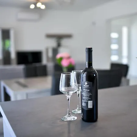 J&m Apartment *